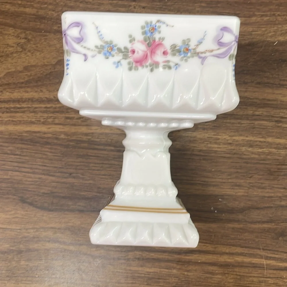 Elegant Floral White Pedestal‎ Vase